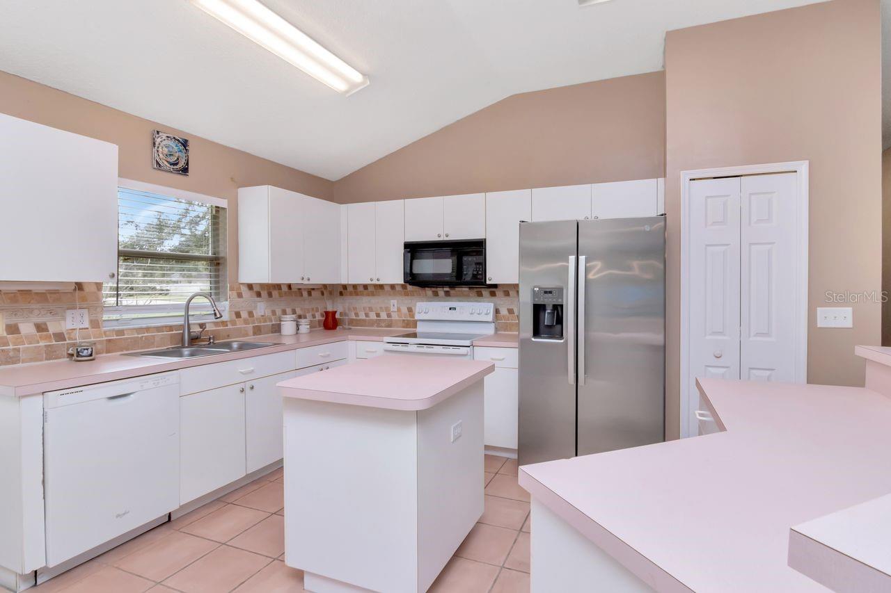 Image 10 of 36 For 314 Fountainview Circle