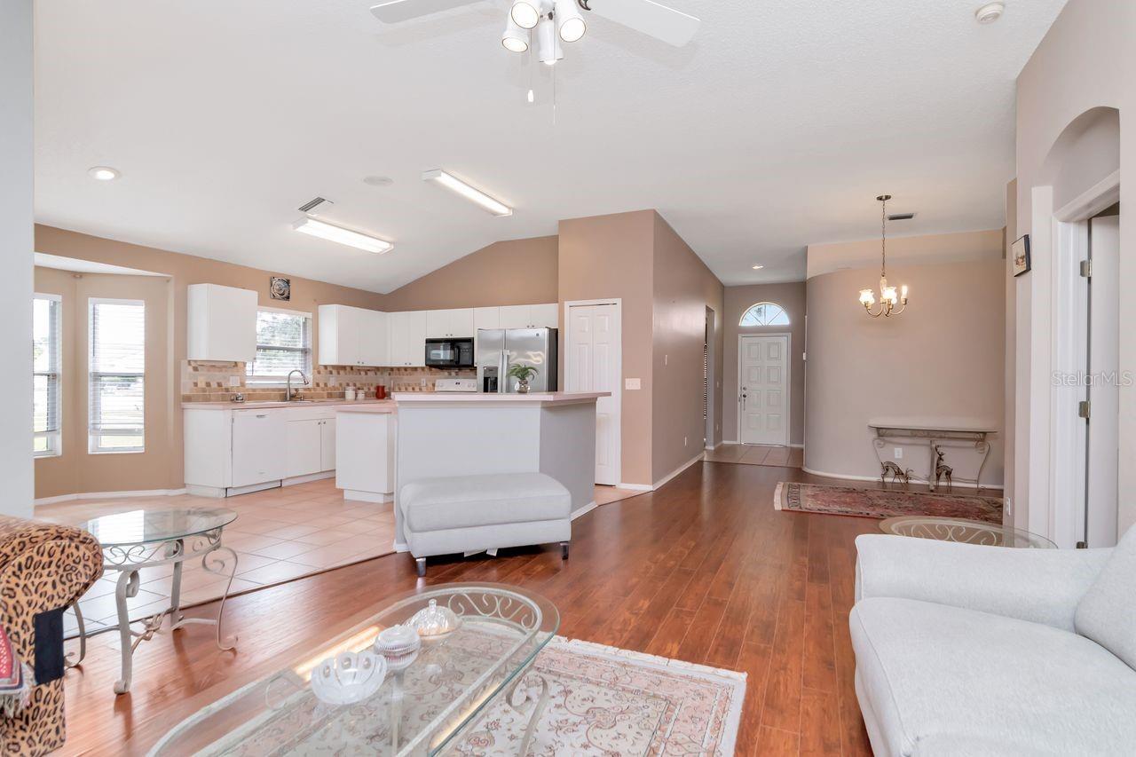 Image 12 of 36 For 314 Fountainview Circle
