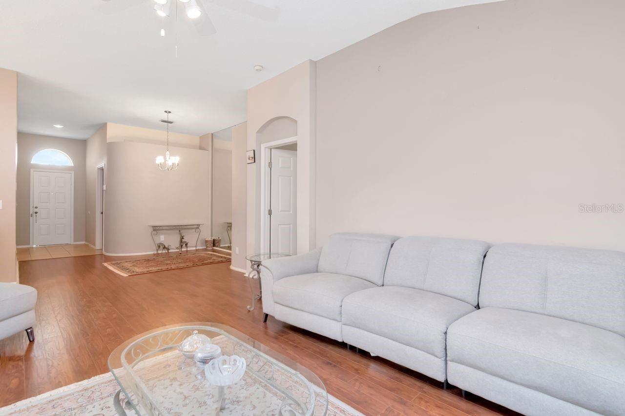 Image 15 of 36 For 314 Fountainview Circle