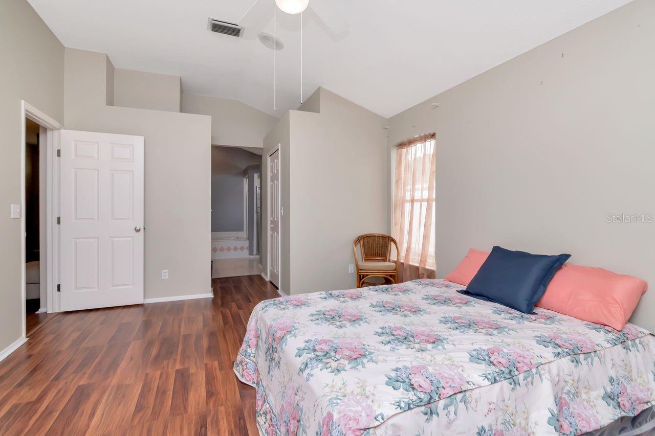 Image 17 of 36 For 314 Fountainview Circle