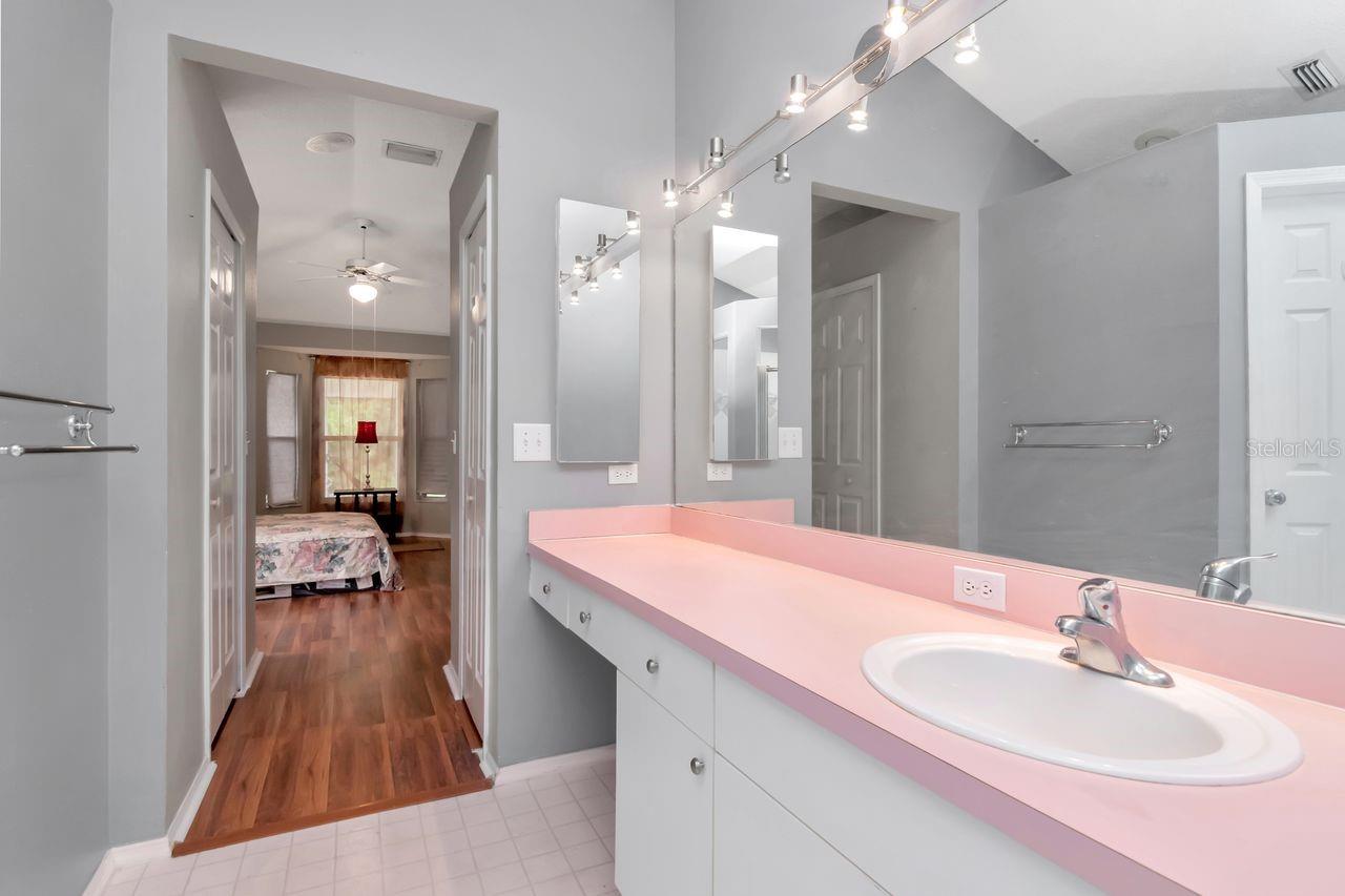 Image 18 of 36 For 314 Fountainview Circle