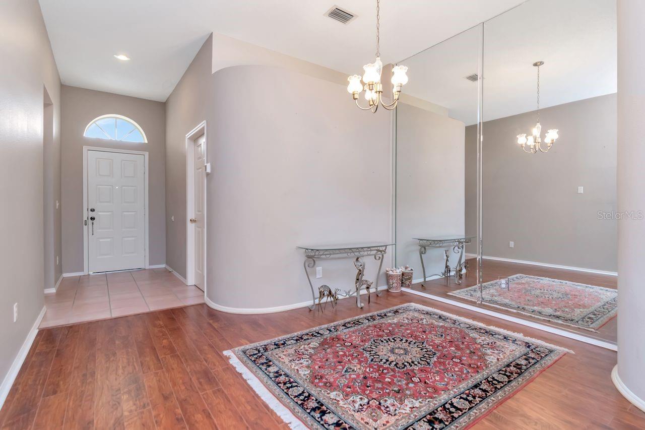 Image 3 of 36 For 314 Fountainview Circle