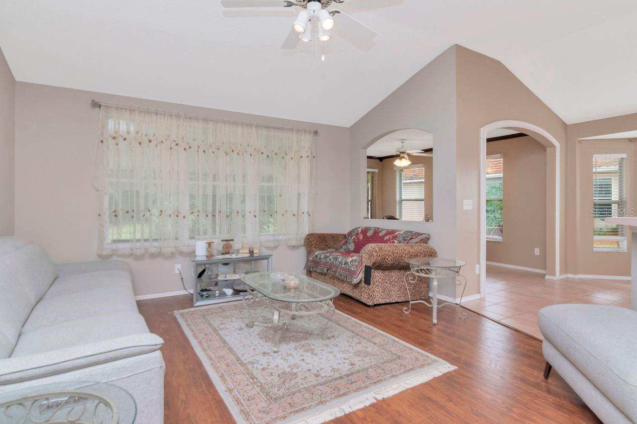 Image 5 of 36 For 314 Fountainview Circle