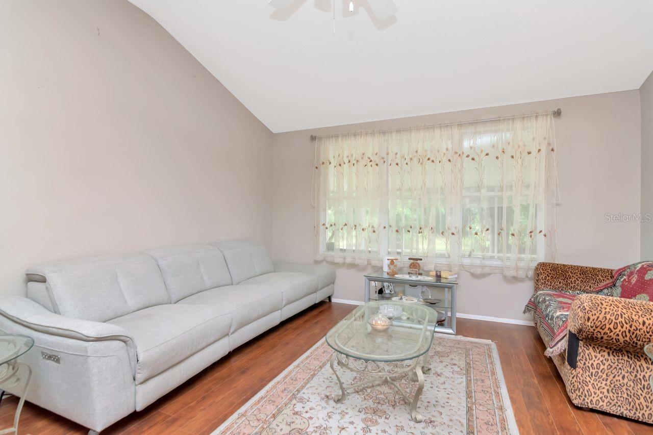 Image 6 of 36 For 314 Fountainview Circle