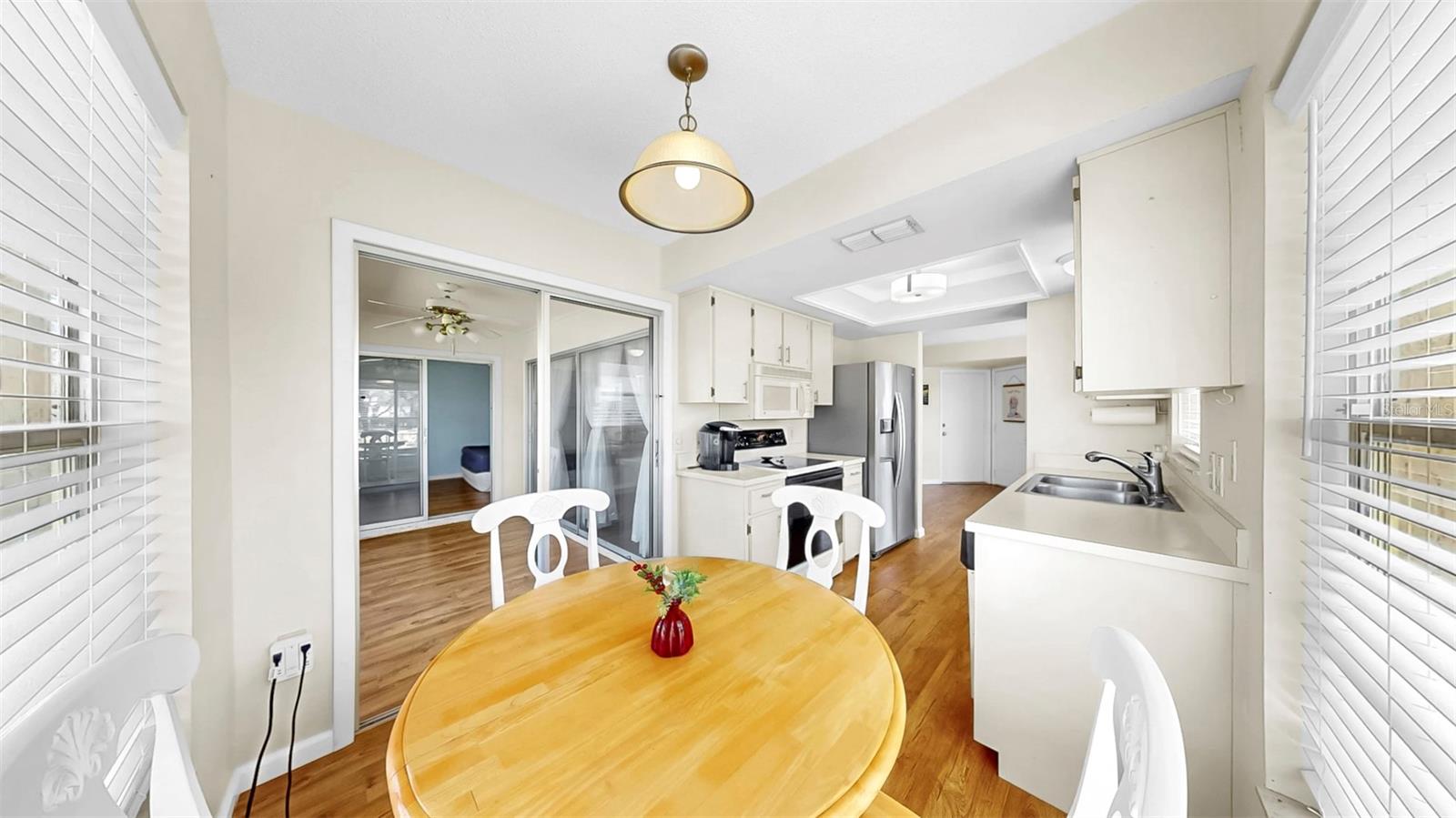Listing photo id 9 for 4851 Leyte Court
