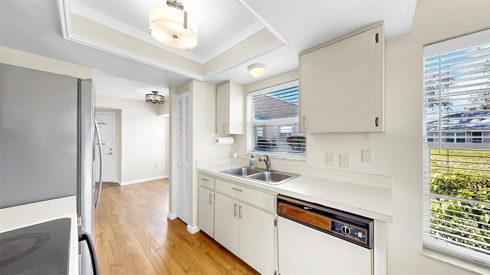 Listing photo id 10 for 4851 Leyte Court