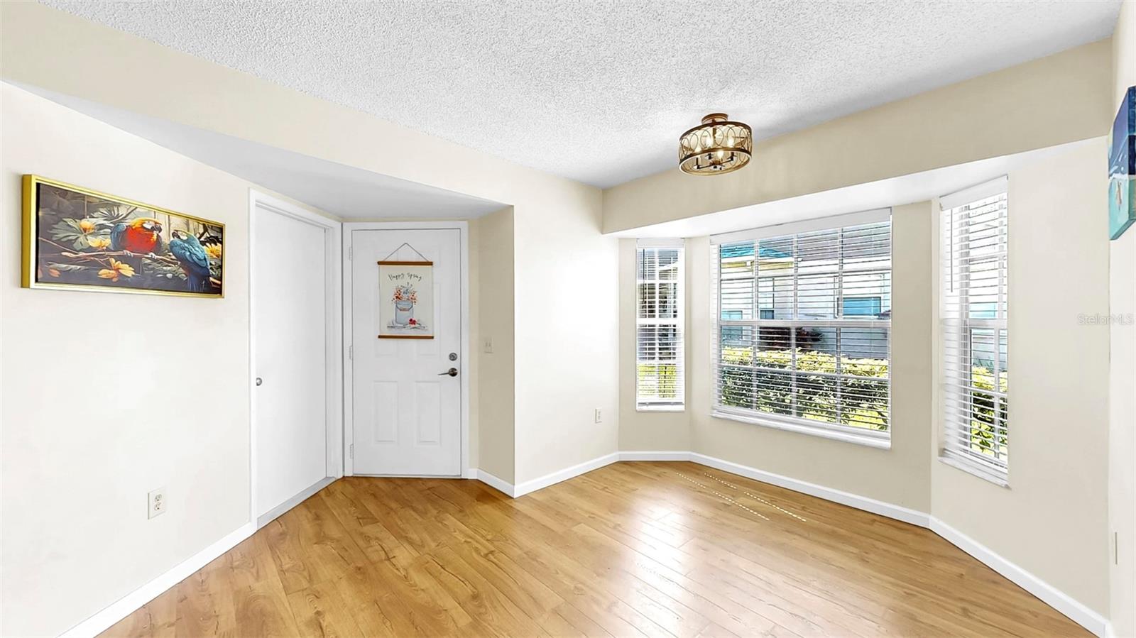 Listing photo id 2 for 4851 Leyte Court