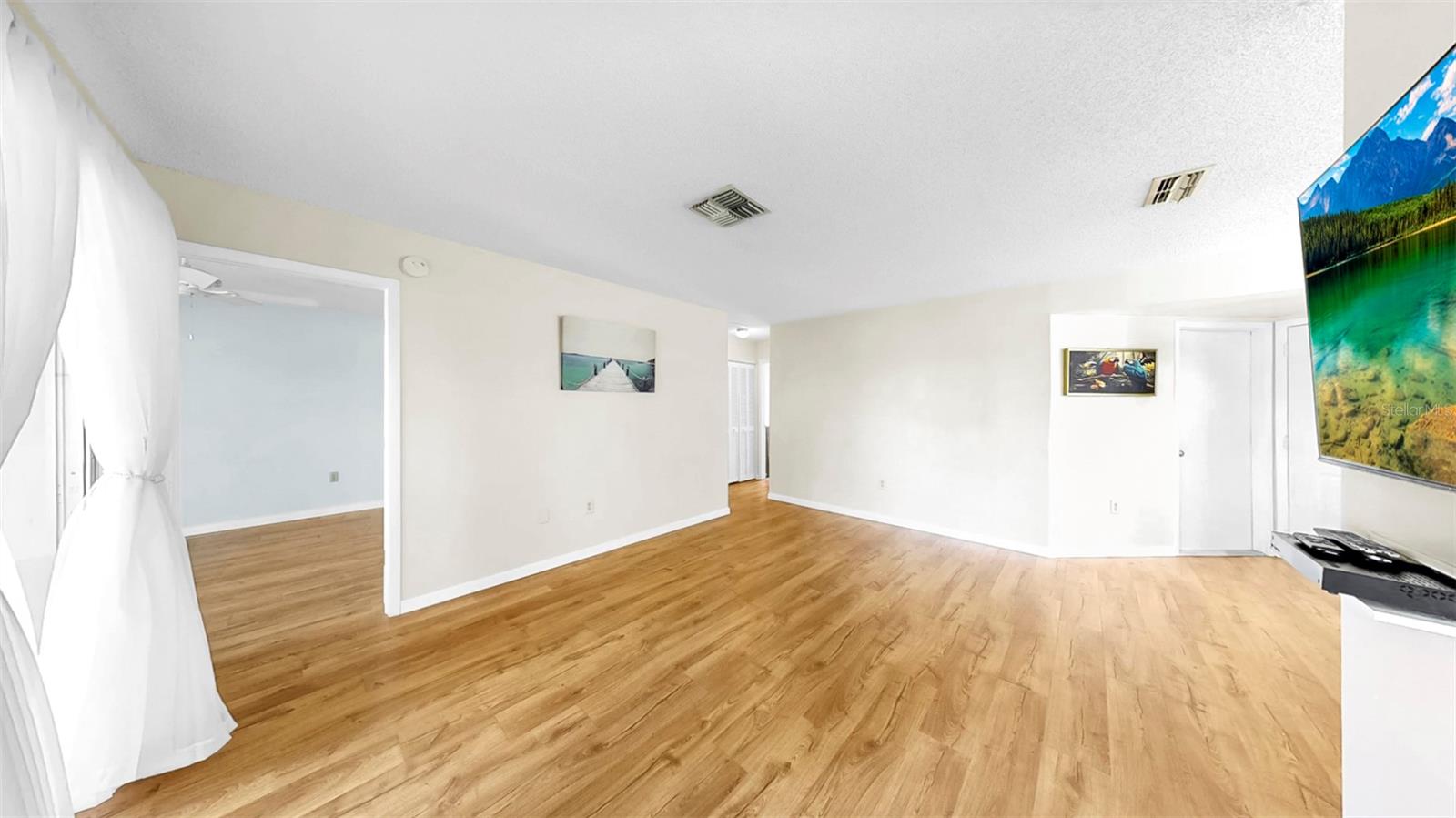 Listing photo id 5 for 4851 Leyte Court