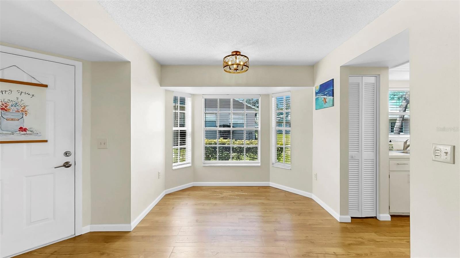 Listing photo id 7 for 4851 Leyte Court