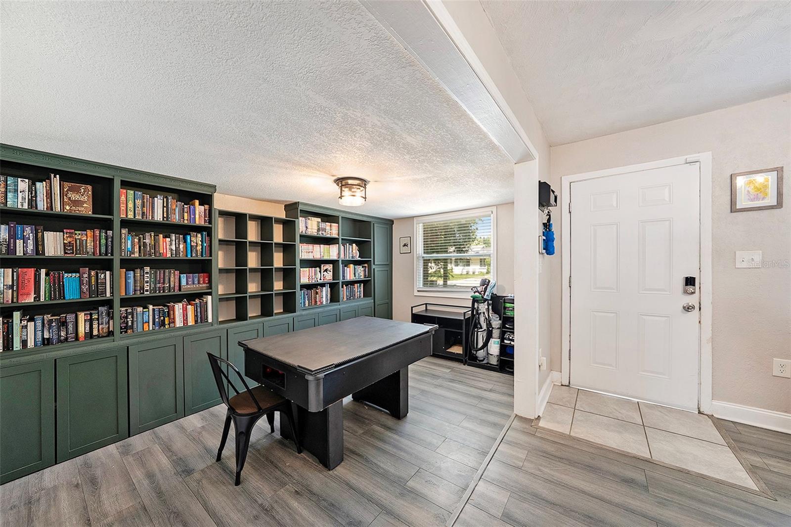 Listing photo id 8 for 1209 Flora Street