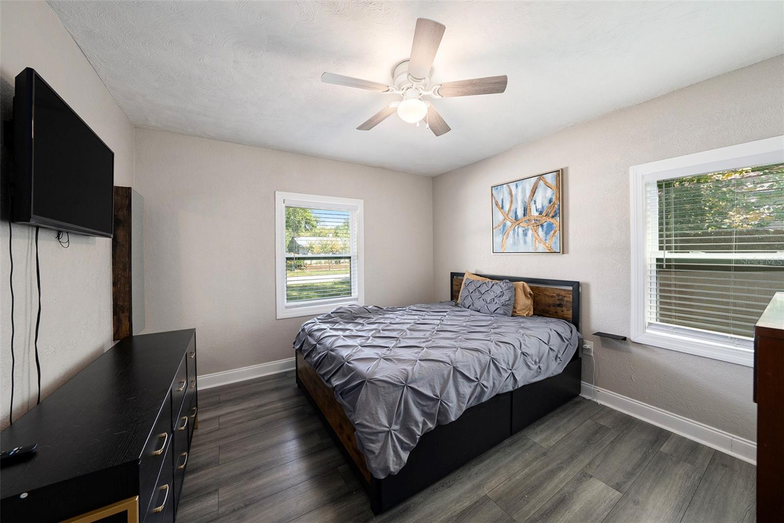Listing photo id 11 for 1209 Flora Street