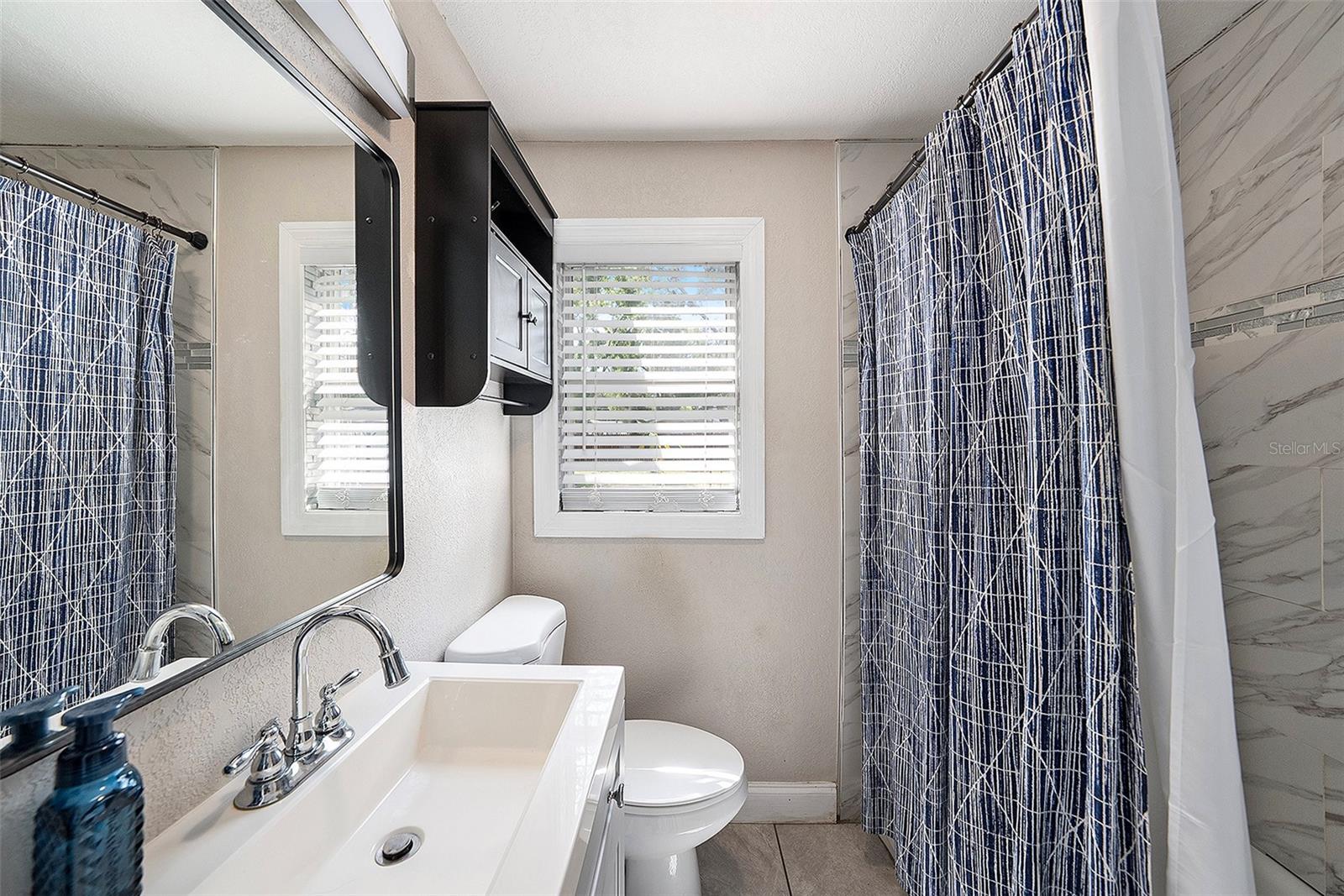 Listing photo id 13 for 1209 Flora Street