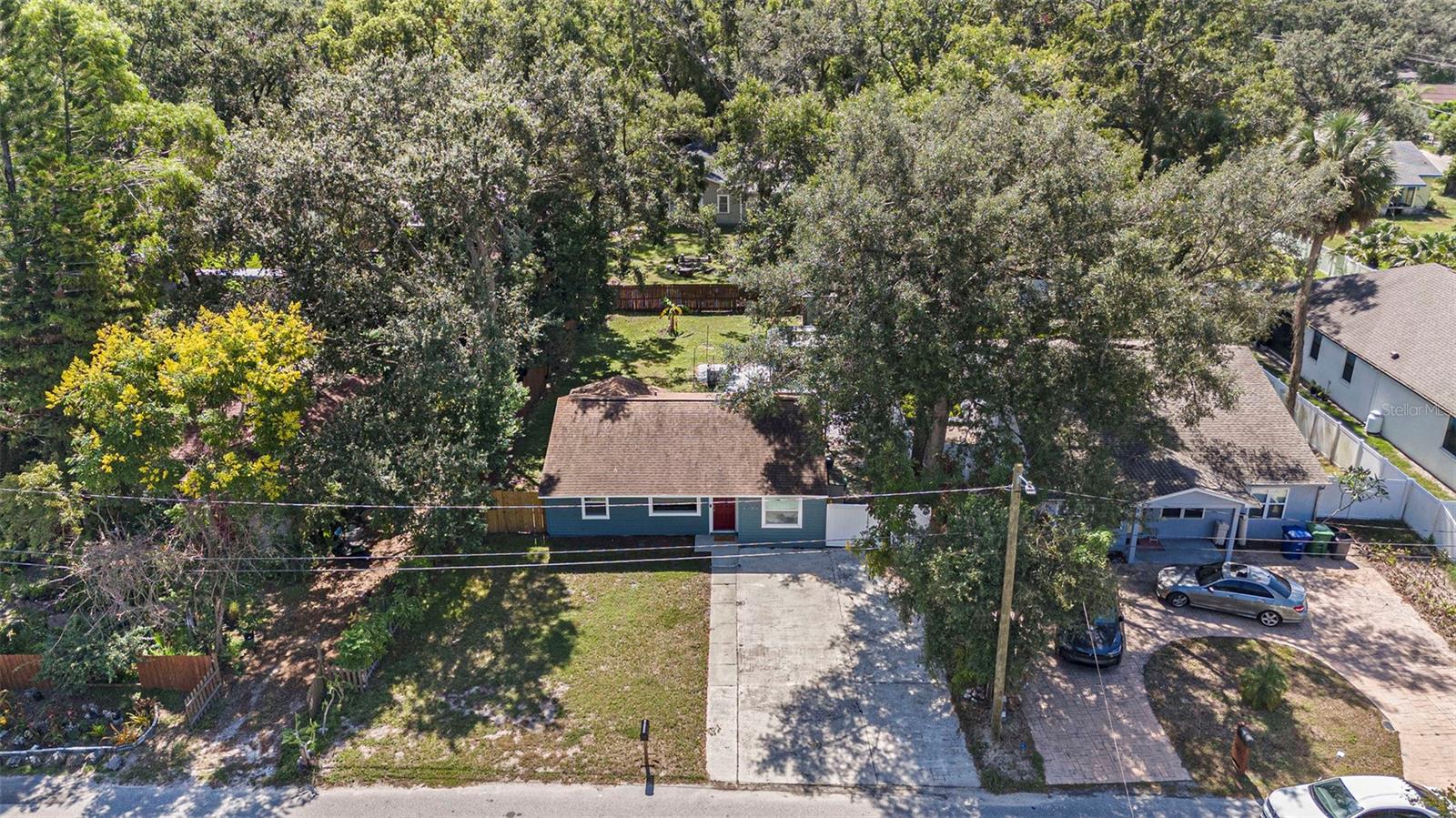 Listing photo id 17 for 1209 Flora Street