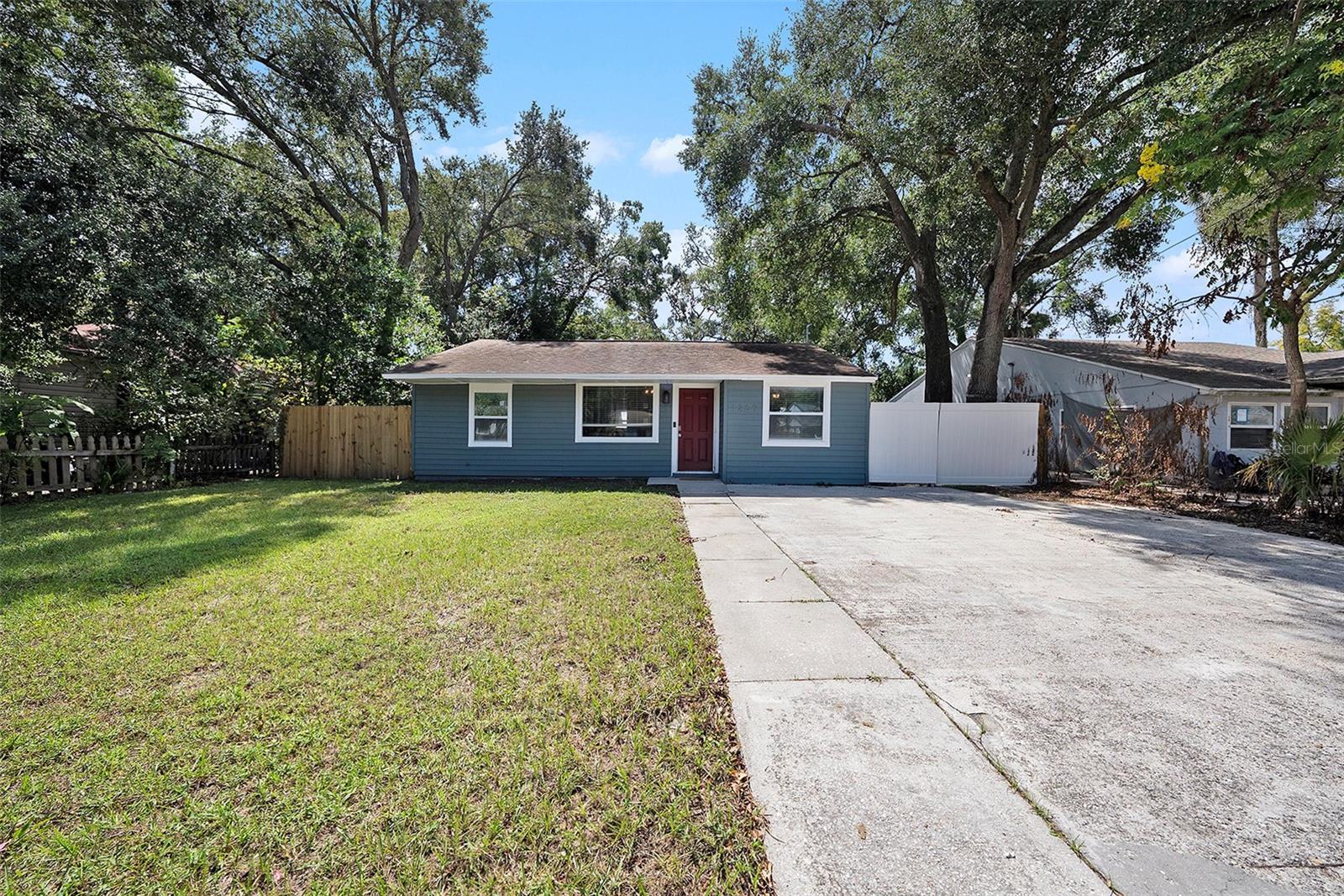 Listing photo id 18 for 1209 Flora Street
