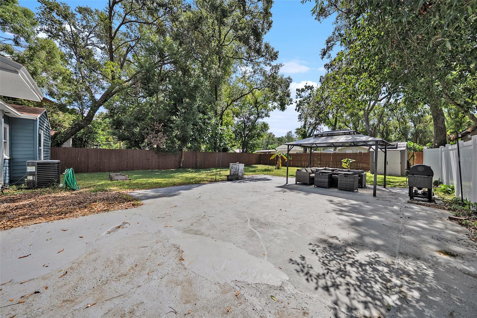 Listing photo id 22 for 1209 Flora Street