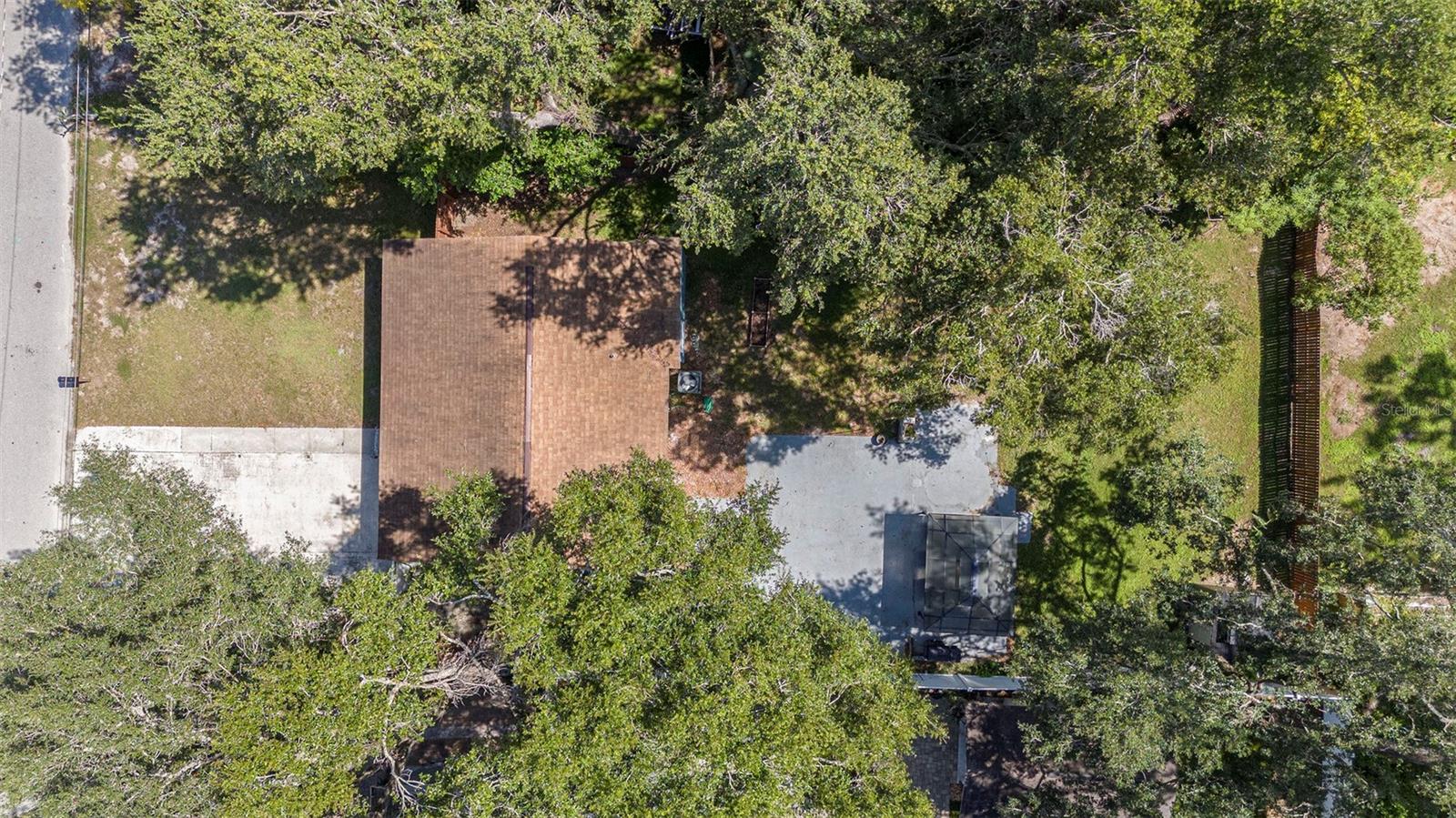 Listing photo id 27 for 1209 Flora Street