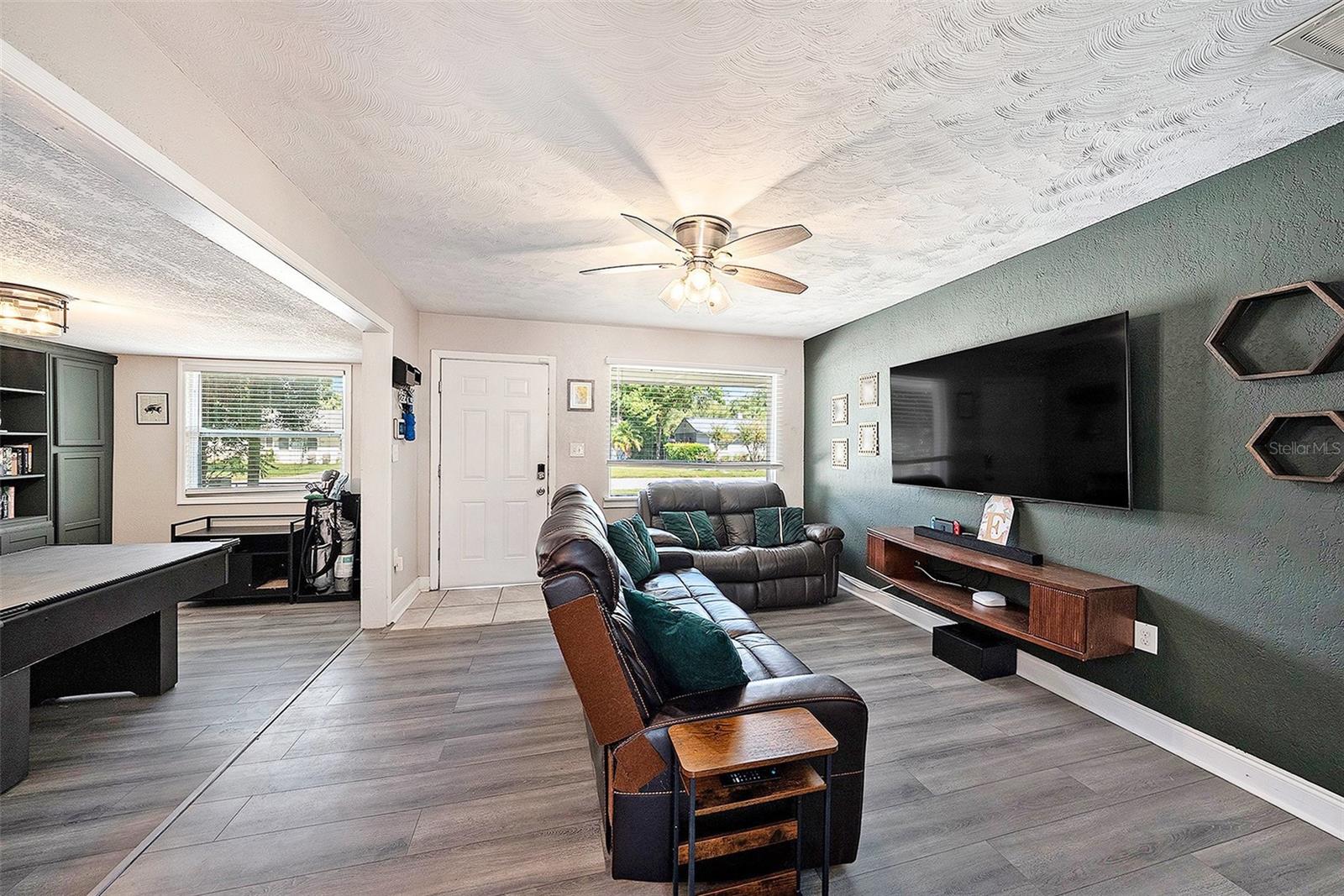 Listing photo id 1 for 1209 Flora Street