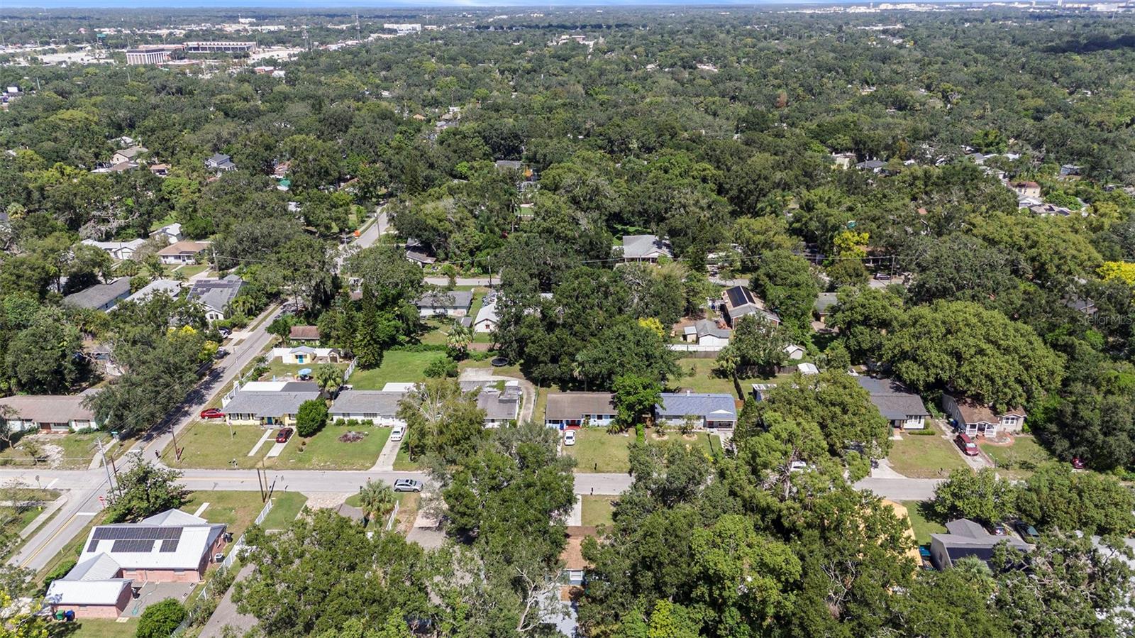 Listing photo id 28 for 1209 Flora Street