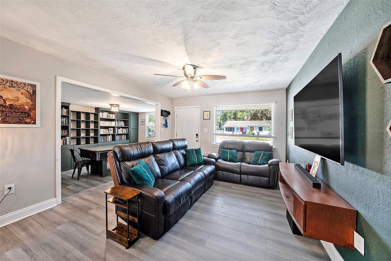 Listing photo id 2 for 1209 Flora Street