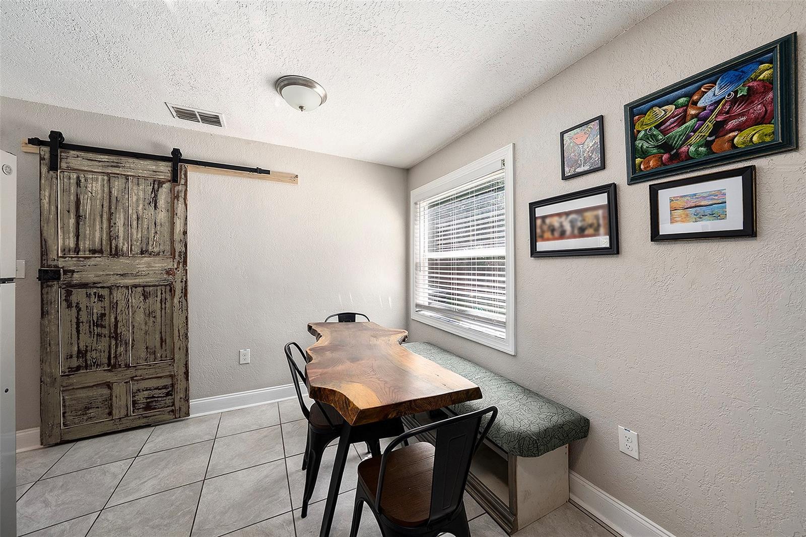 Listing photo id 6 for 1209 Flora Street