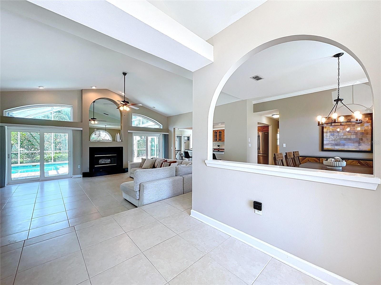 Image 4 of 82 For 2732 Resnik Circle E