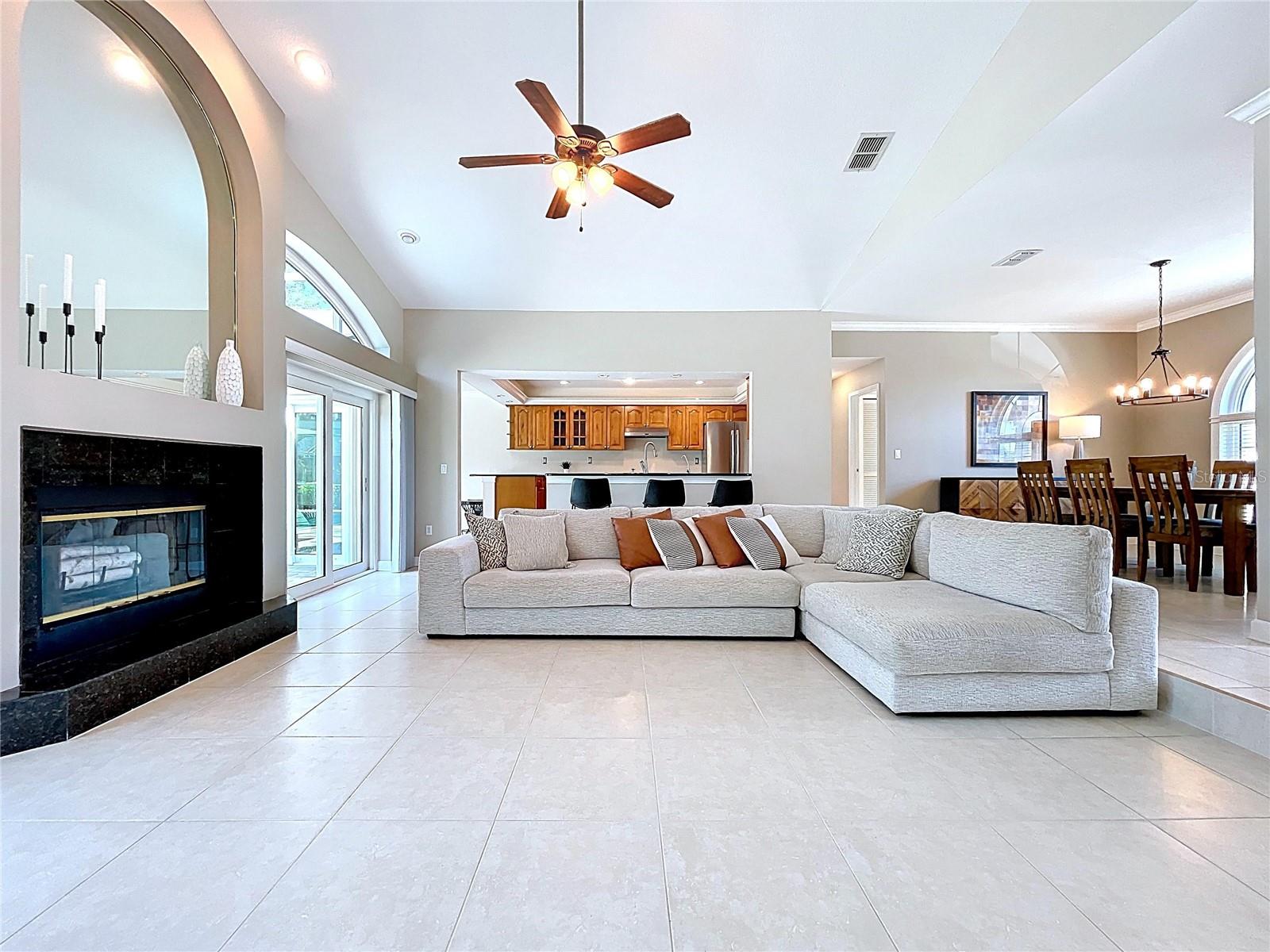 Image 7 of 82 For 2732 Resnik Circle E