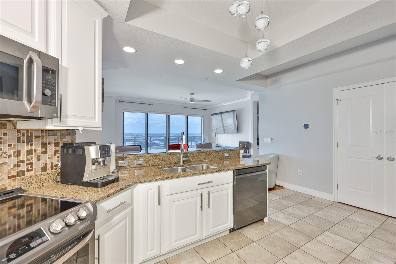 Image 11 of 69 For 1209 Cumberland Avenue 2404