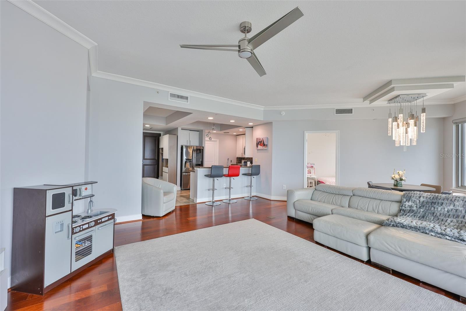 Image 14 of 69 For 1209 Cumberland Avenue 2404