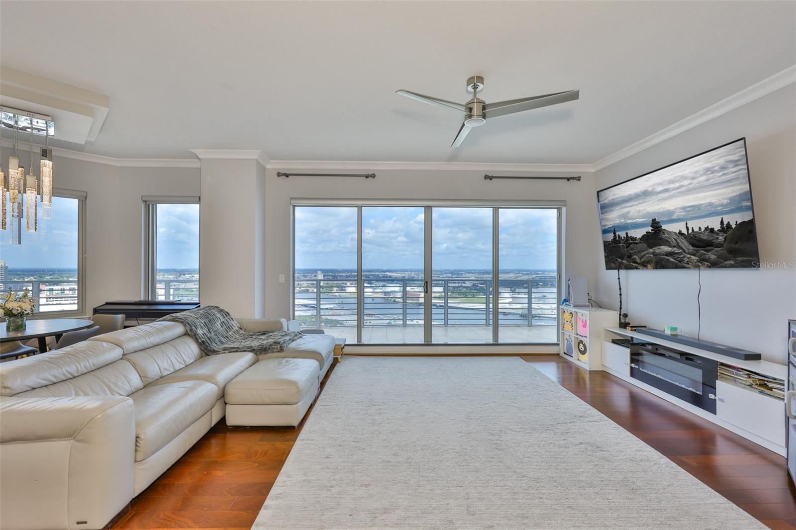 Image 17 of 69 For 1209 Cumberland Avenue 2404