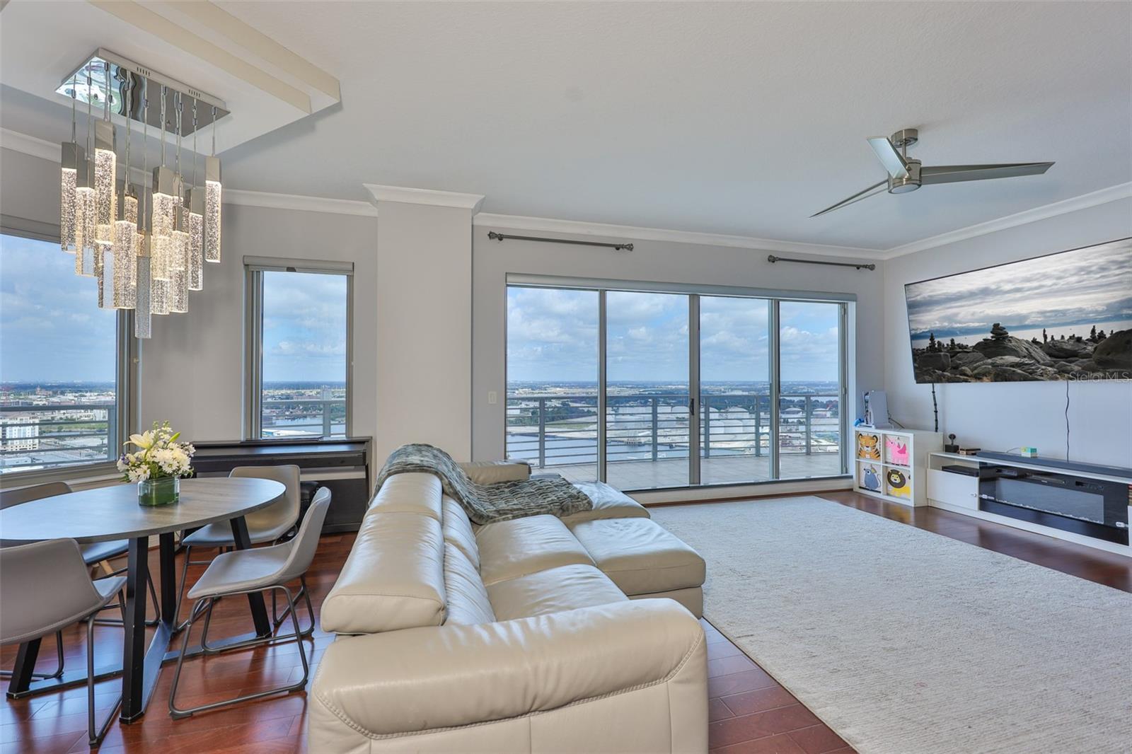 Image 18 of 69 For 1209 Cumberland Avenue 2404