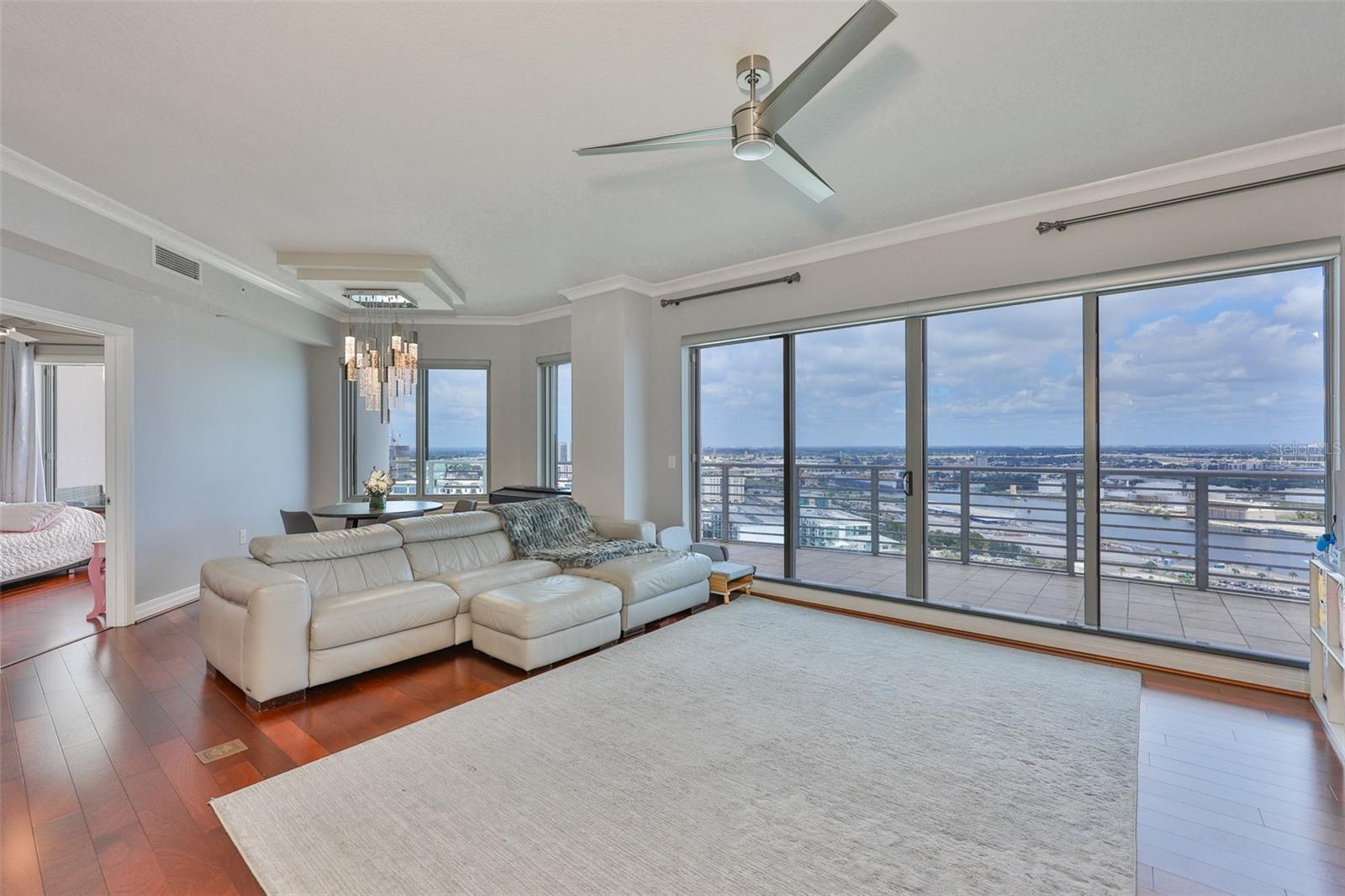 Image 3 of 69 For 1209 Cumberland Avenue 2404