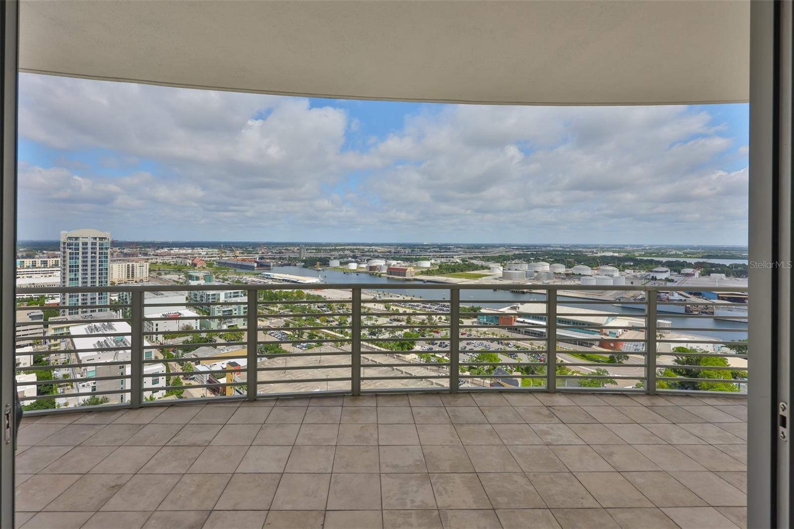 Image 4 of 69 For 1209 Cumberland Avenue 2404