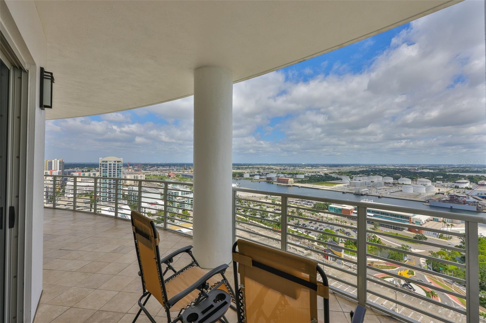Image 43 of 69 For 1209 Cumberland Avenue 2404