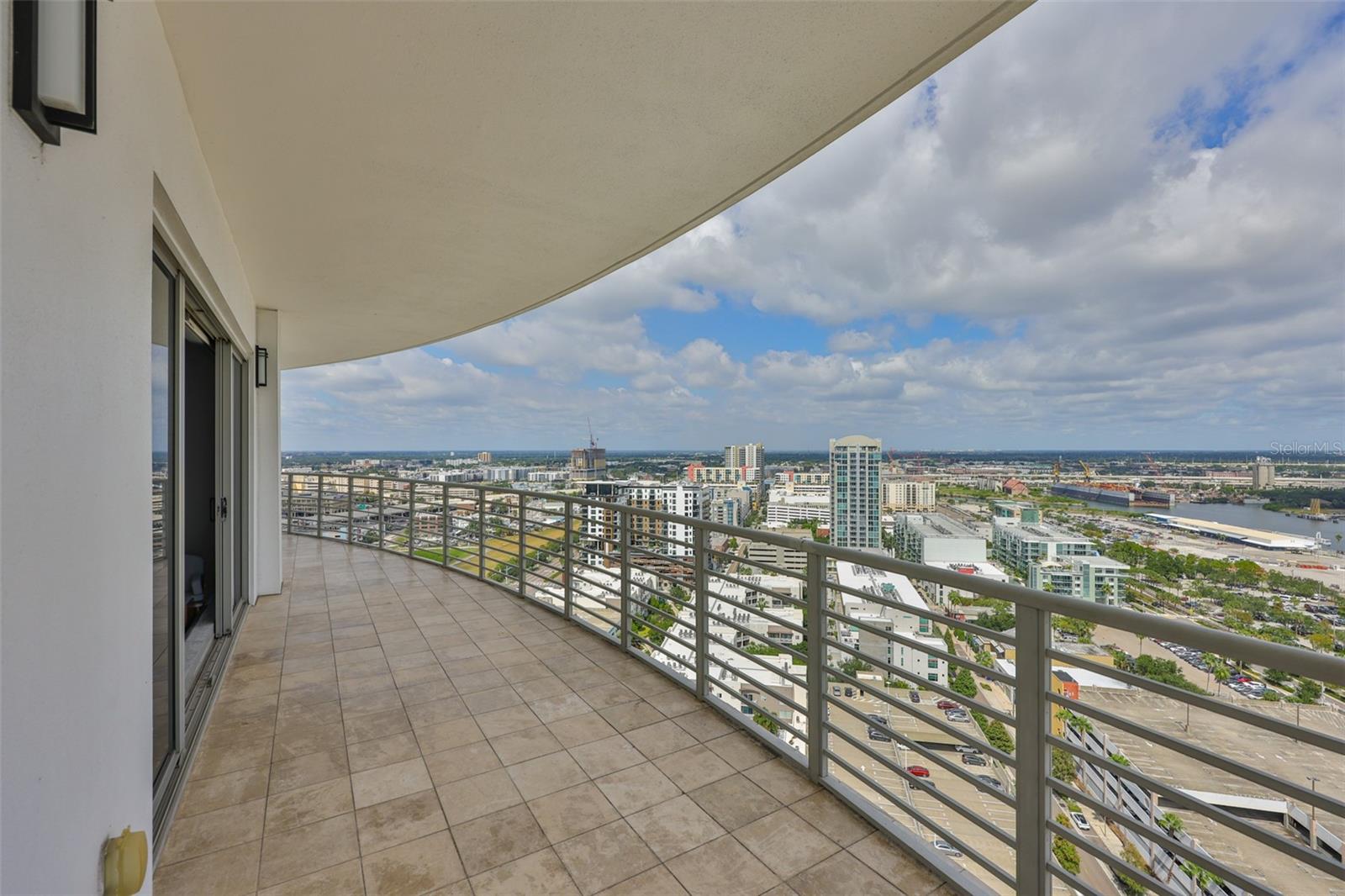 Image 5 of 69 For 1209 Cumberland Avenue 2404