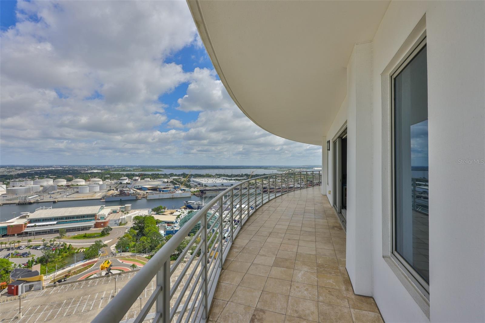 Image 6 of 69 For 1209 Cumberland Avenue 2404