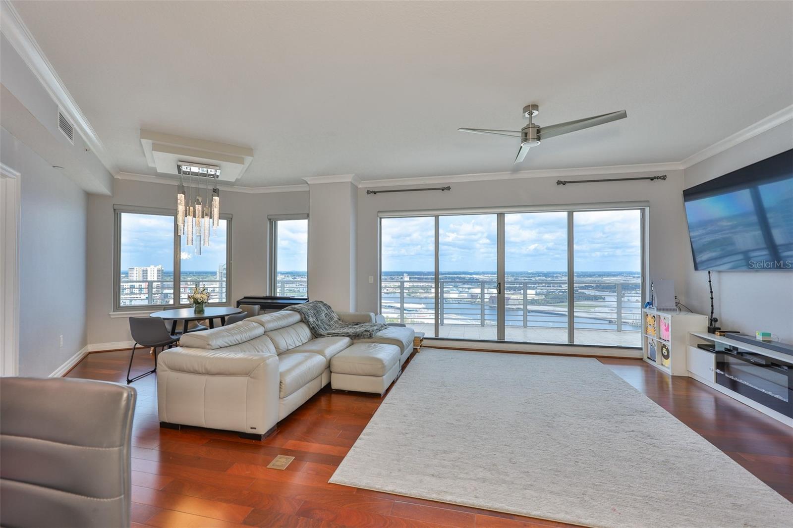 Image 7 of 69 For 1209 Cumberland Avenue 2404