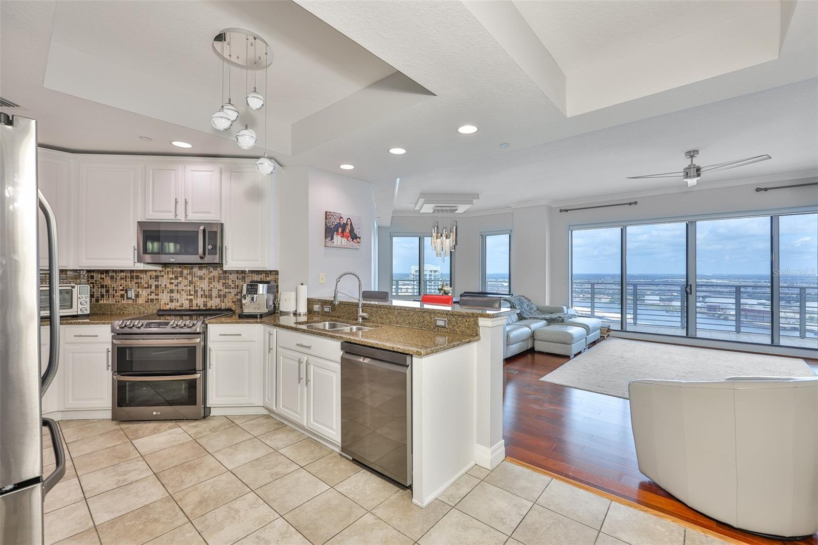 Image 8 of 69 For 1209 Cumberland Avenue 2404