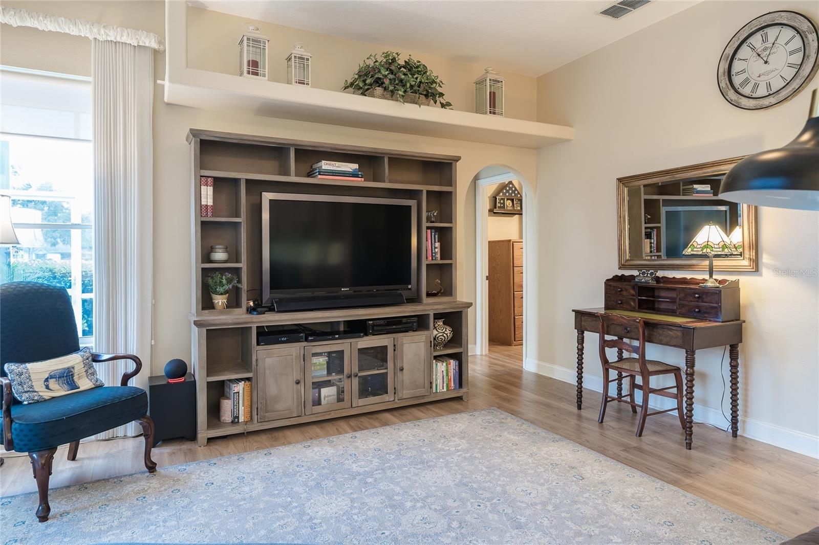 Image 17 of 48 For 6505 Huntington Drive