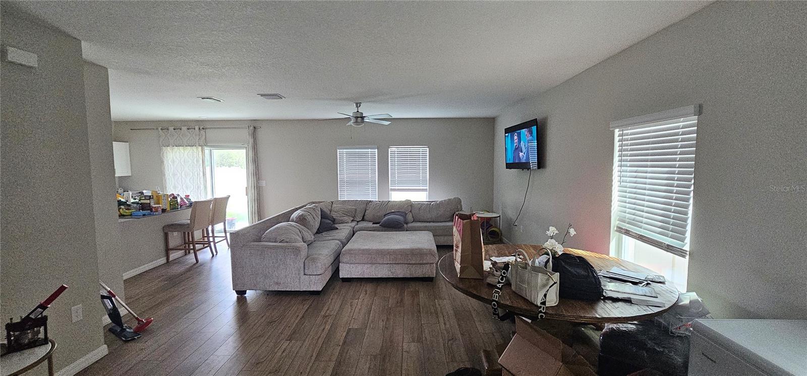 Listing photo id 2 for 7632 Starflower Way