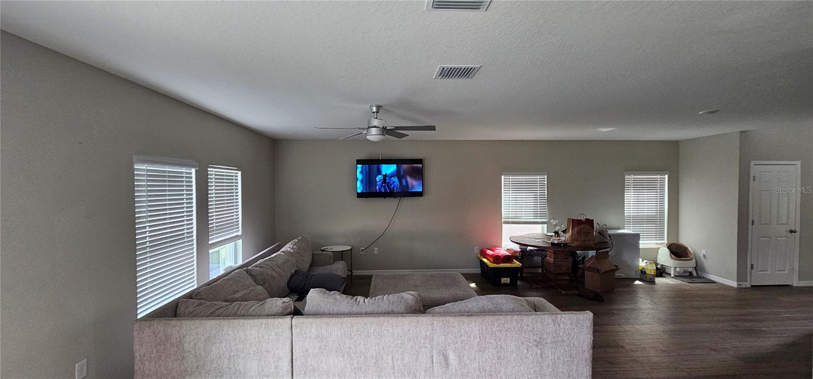 Listing photo id 3 for 7632 Starflower Way