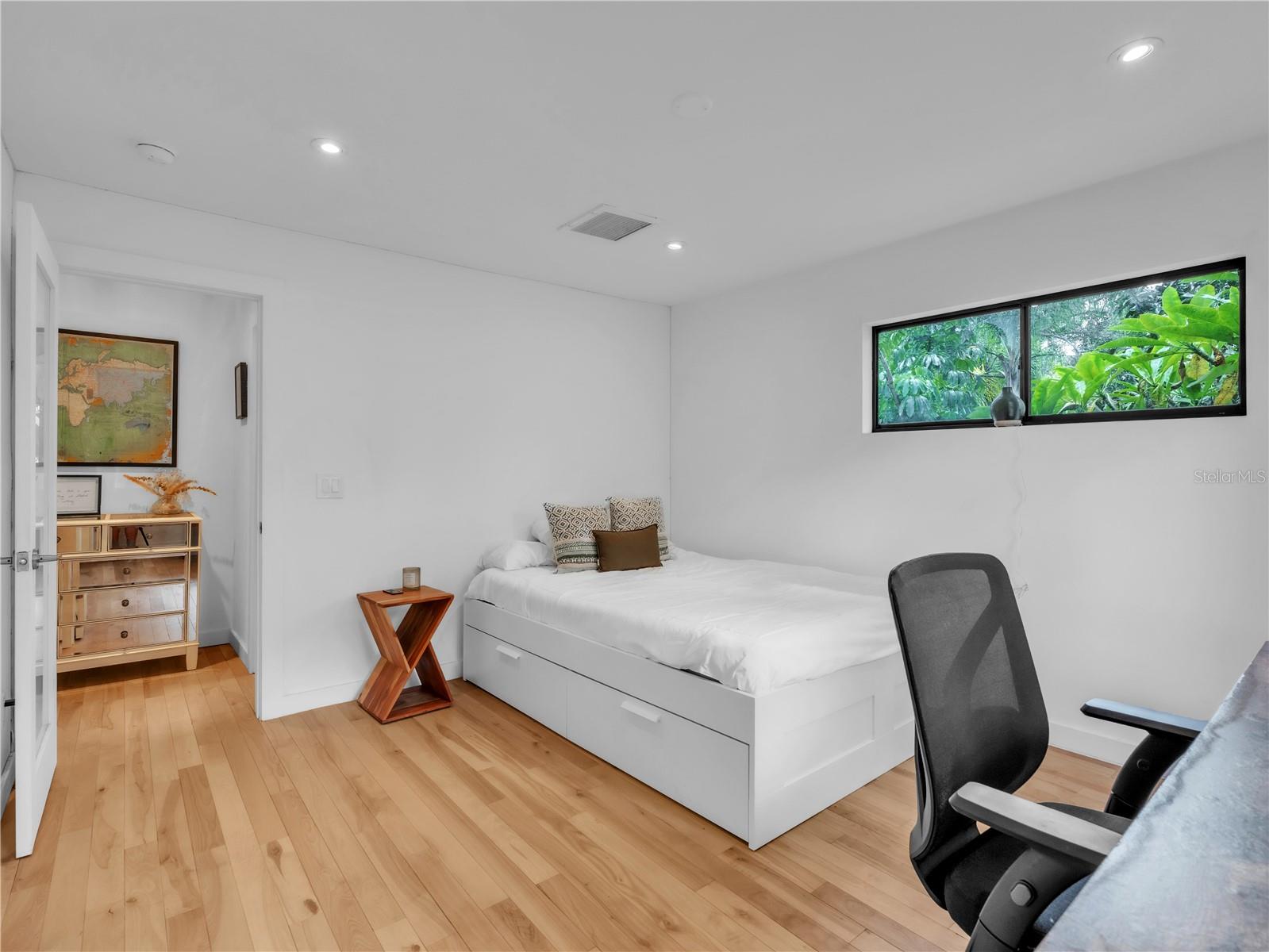 Image 22 of 37 For 43 Hamilton Heath Drive