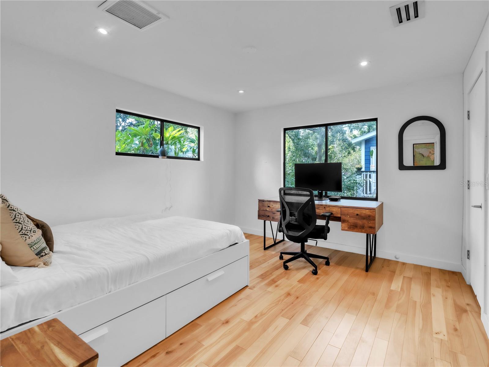 Image 23 of 37 For 43 Hamilton Heath Drive