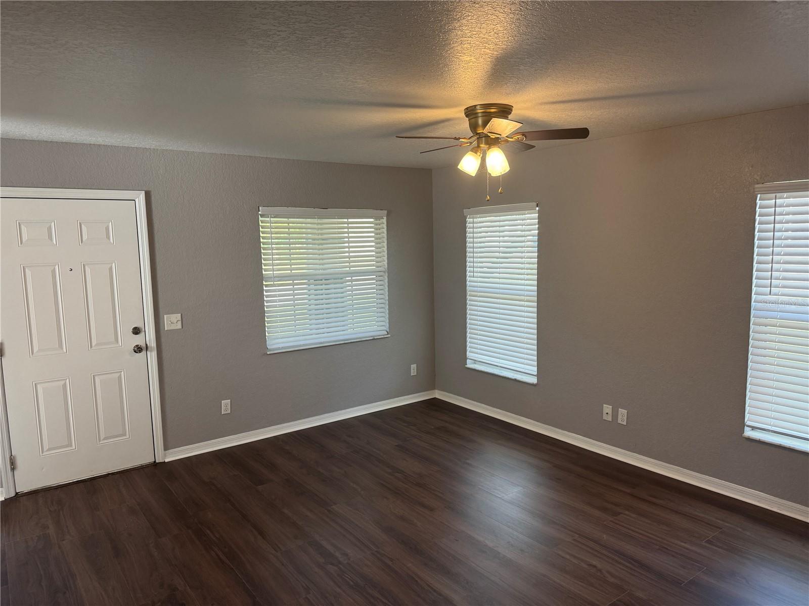 Image 10 of 17 For 1133 Avenue E