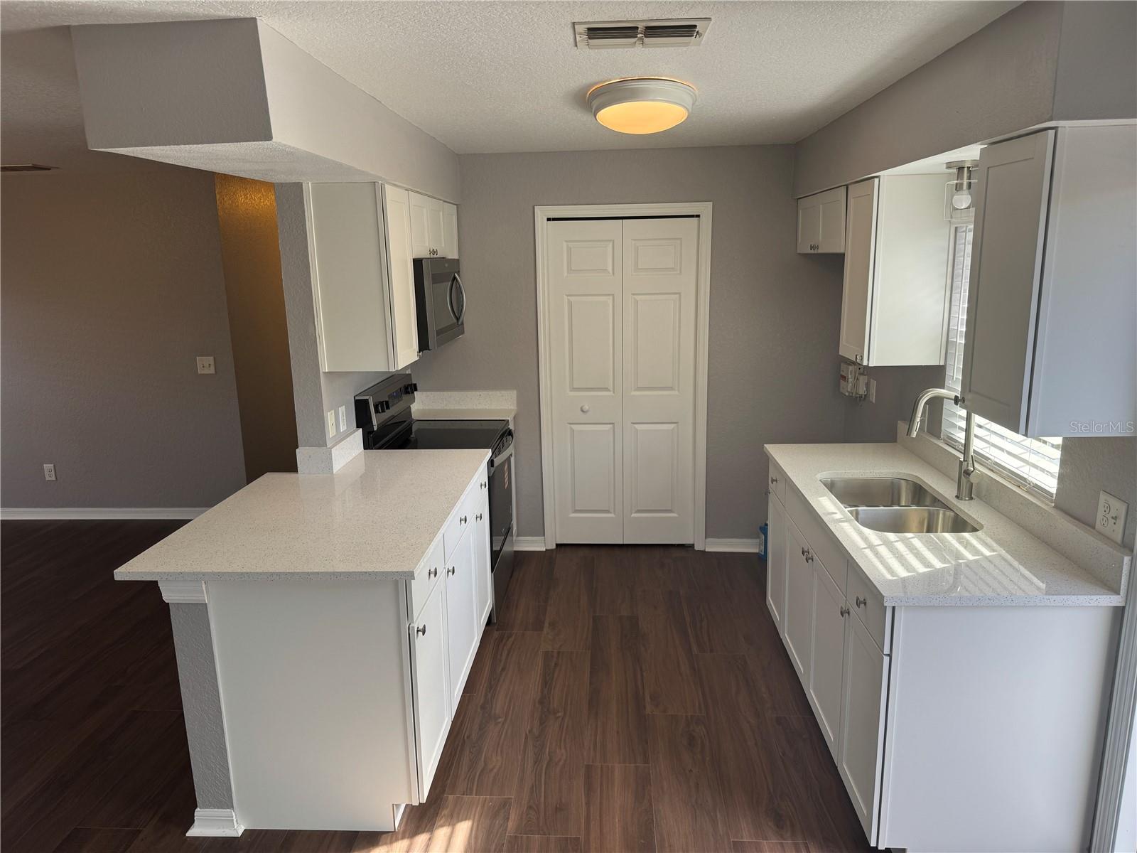 Image 6 of 17 For 1133 Avenue E