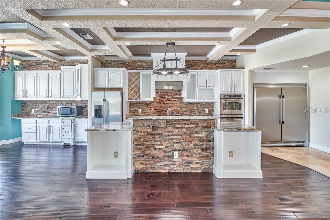 Listing photo id 8 for 531 Treviso Drive