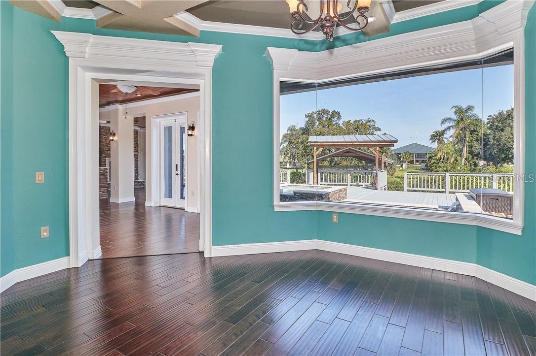 Listing photo id 9 for 531 Treviso Drive