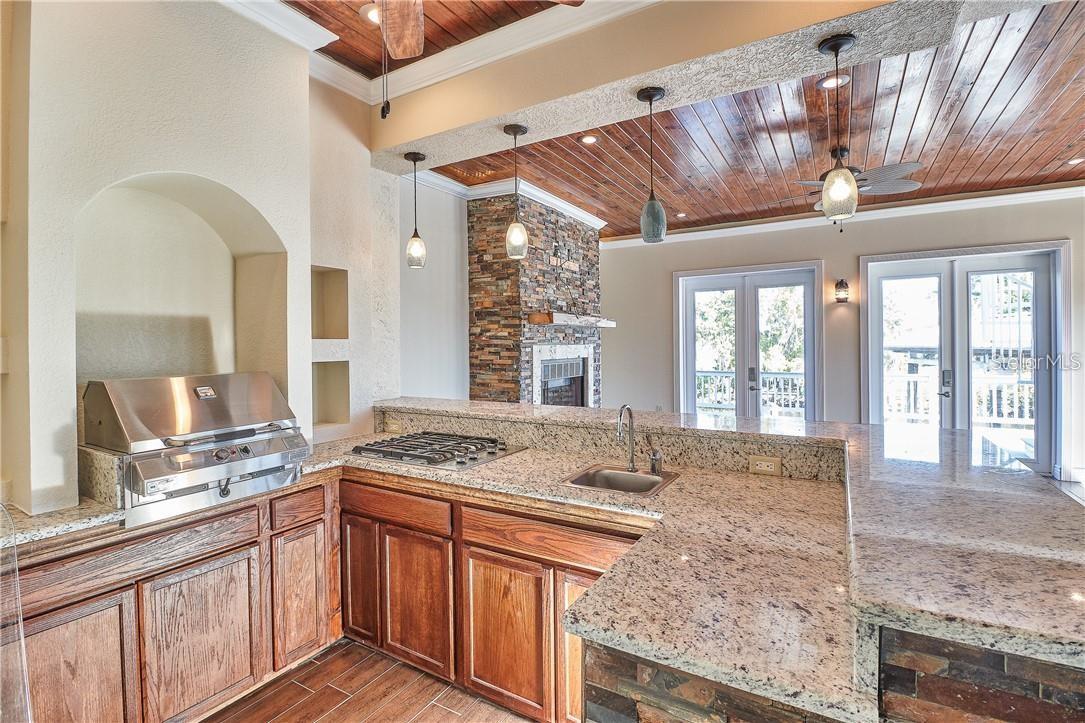 Listing photo id 12 for 531 Treviso Drive