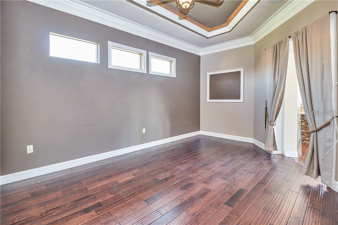 Listing photo id 15 for 531 Treviso Drive