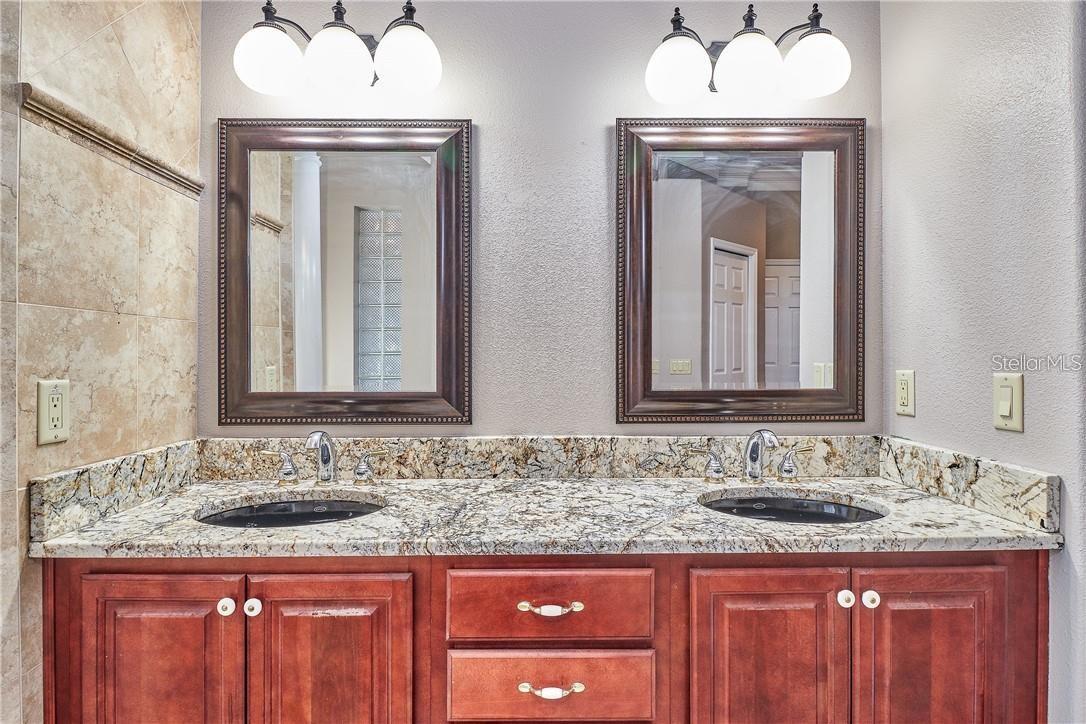 Listing photo id 17 for 531 Treviso Drive