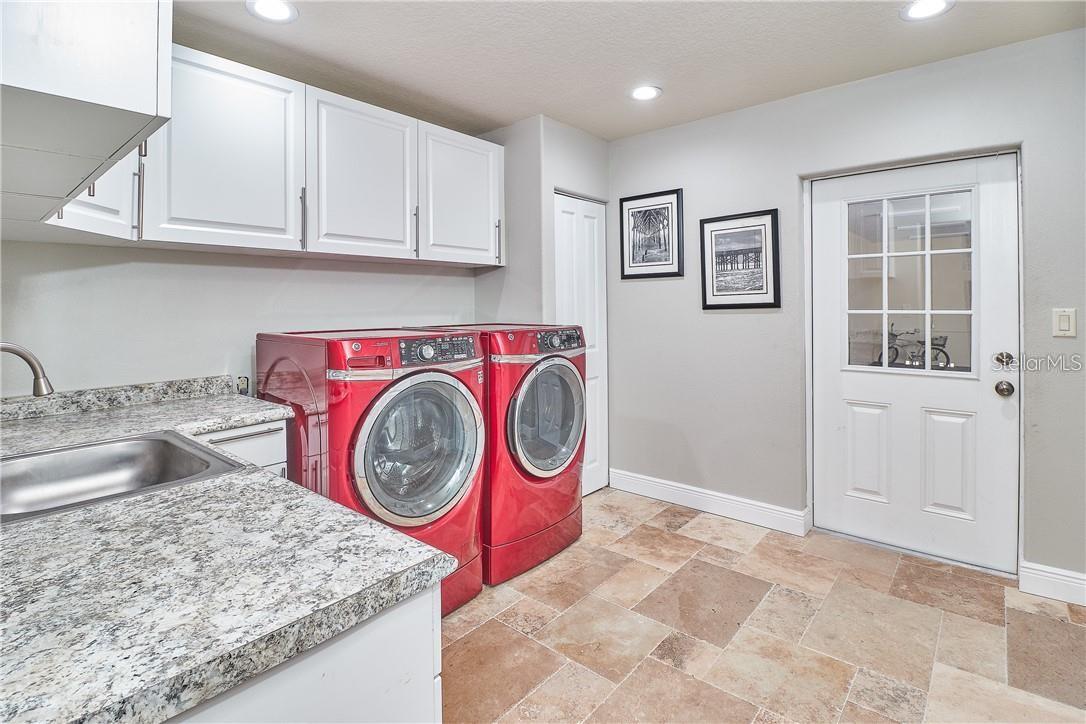 Listing photo id 20 for 531 Treviso Drive